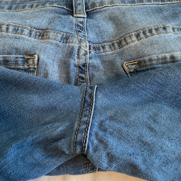 KanCan mid / high rise distressed raw hem skinny medium wash Size 31 - Picture 11 of 16